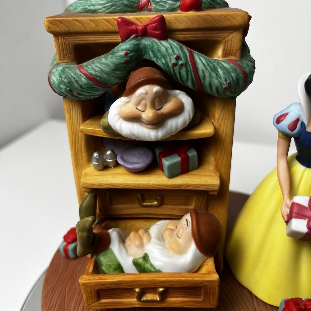 VTG Disney Christmas Snow White Figurine 1994 Grolier Christmas Dreams Ltd Ed - Picture 9 of 17